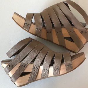 Eileen Fisher Lotus Wedges Wood/Leather Tan Leather EUC backyard BBQ Approved